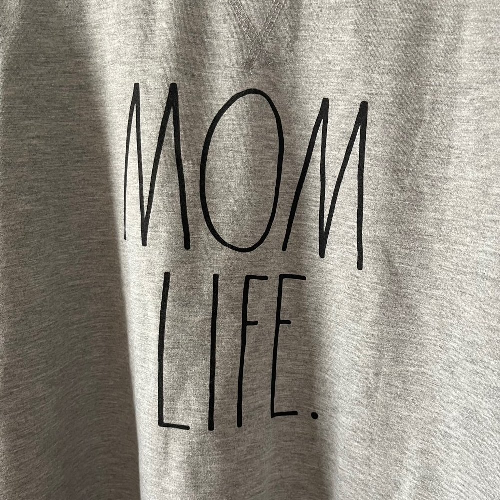 New Rae Dunn Gray Plus Size Mom Life Sweatshirt 3X and Cozy Socks - Picture 3 of 12